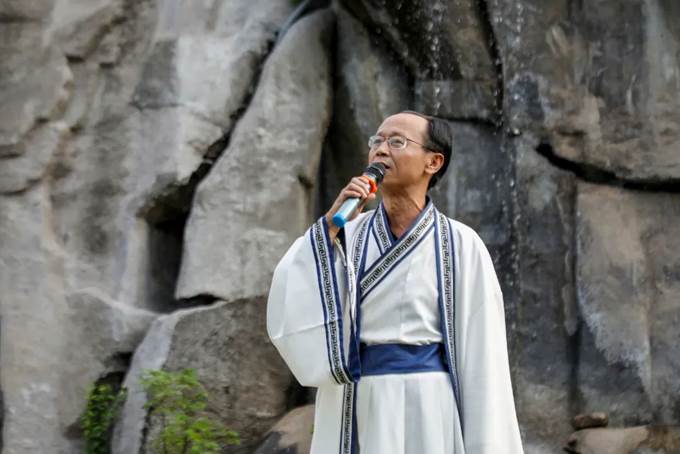 彩魂石下吟皓月 国风古韵迎中秋——尊龙抖圈官网举办2024年中秋诗会活动